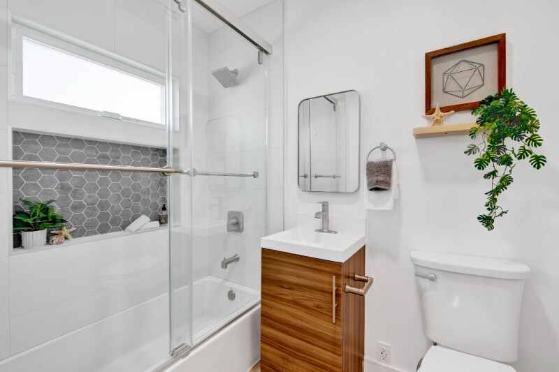 Building Photo - 2348 E Poppy St