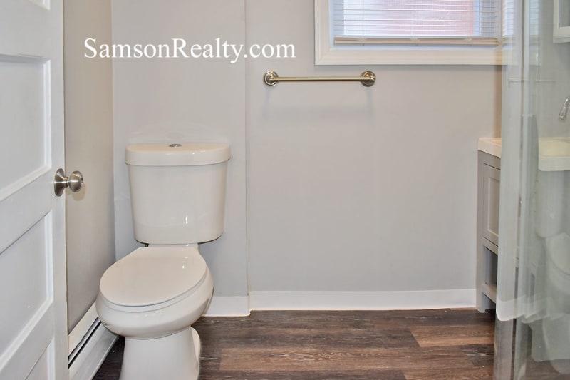 Building Photo - 136 Irving Ave