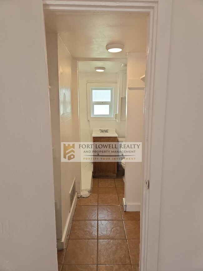 Building Photo - Cozy Studio near Downtown Tucson!