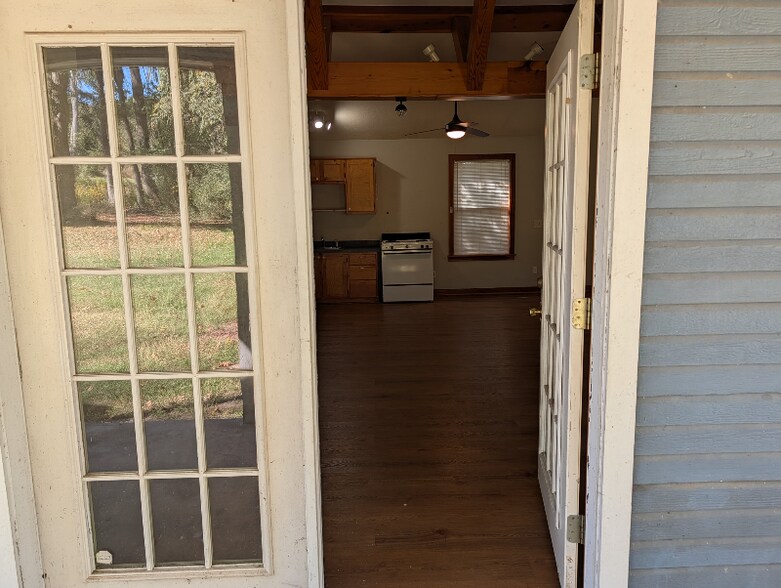 Building Photo - 10607 FM 2767