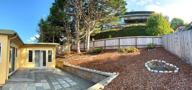 Building Photo - 450 Loma Vista Terrace