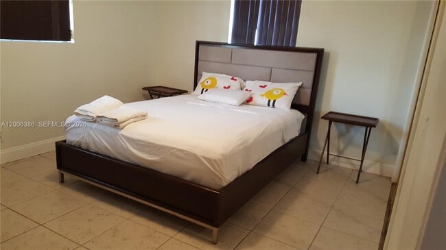 Building Photo - 2826 Monroe St