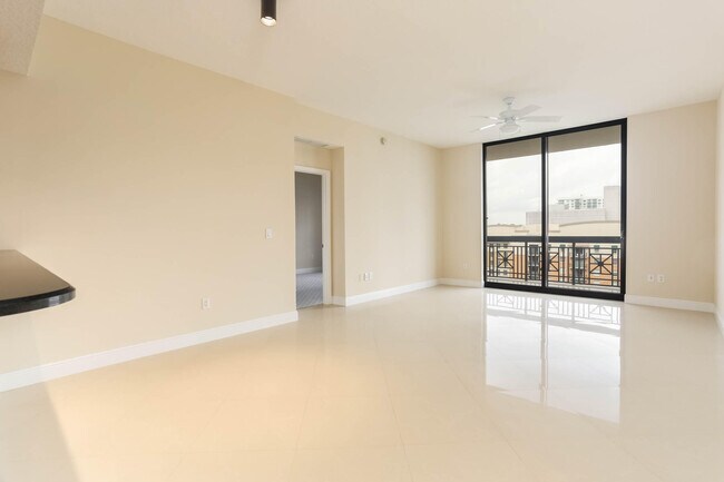 Building Photo - 701 S Olive Ave