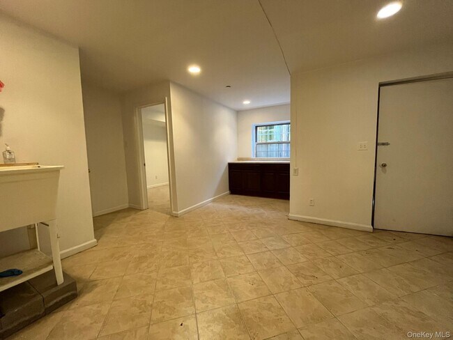 Building Photo - 104-27 38th Ave