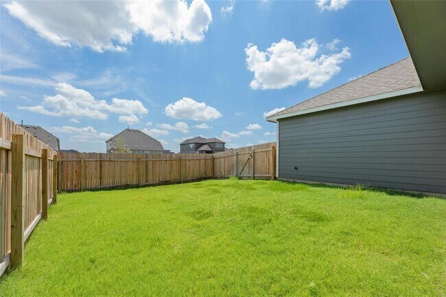 Building Photo - 512 Clearlake Dr