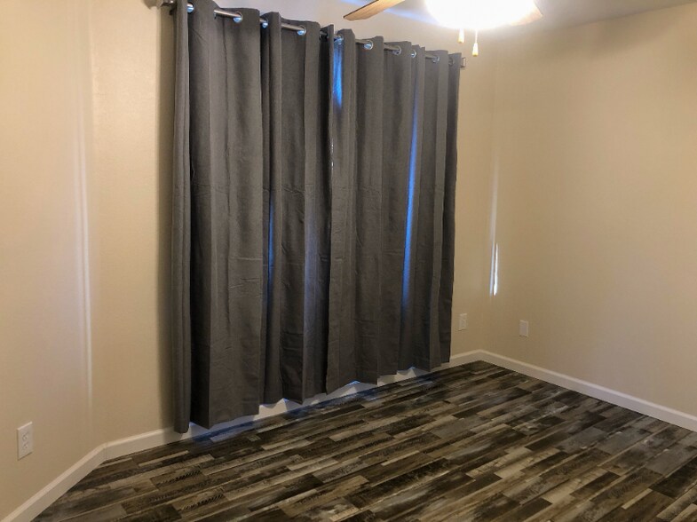 Building Photo - 3038 Tarpon Dr