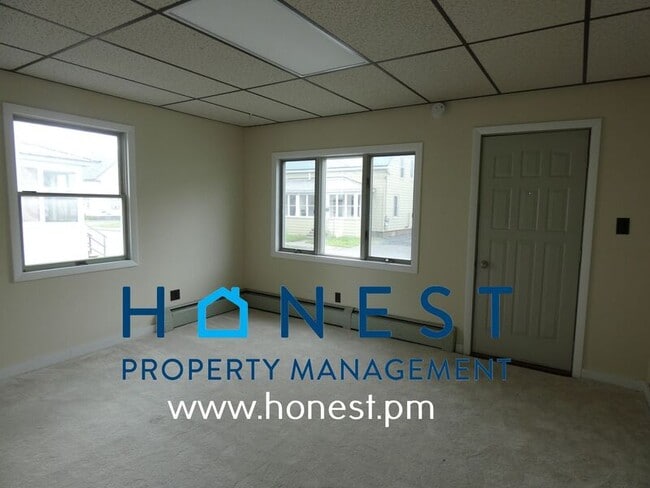 Building Photo - 8 Lasalle St