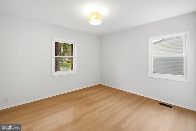 Building Photo - 21 Glenview Ln