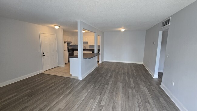 Building Photo - 492 Banyon Tree Cir