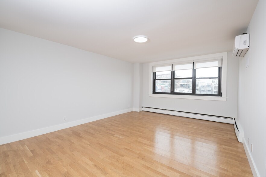 Building Photo - 1410 Columbia Rd