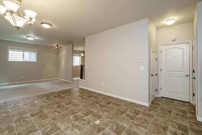 Building Photo - $500 Move In Special  4 Bedroom 2.5 Bath New Carpet and Fresh Paint