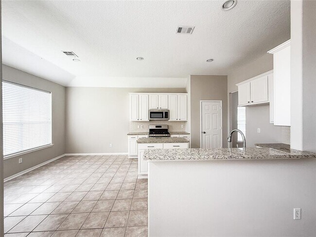 Building Photo - 10114 Willow Crossing Dr