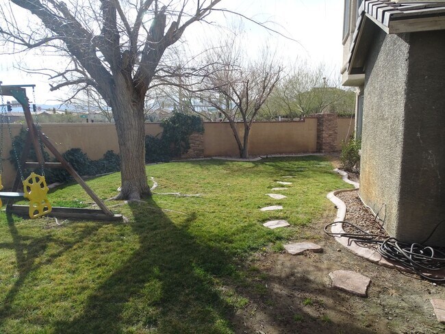 Building Photo - West Summerlin 5 Bedroom, Bed & Full Bath 1st Floor, Beauty