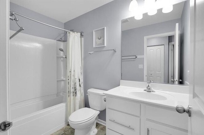 Building Photo - 912 Bradford Dr