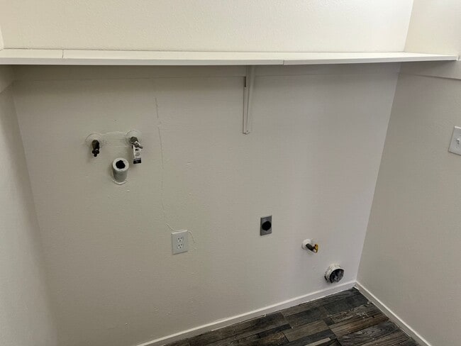 Building Photo - 4418 White Ln