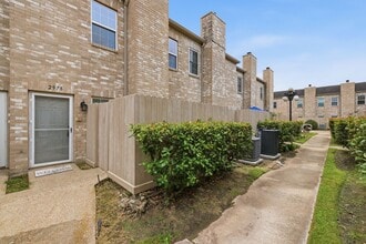 Building Photo - 2978 Holly Hall St