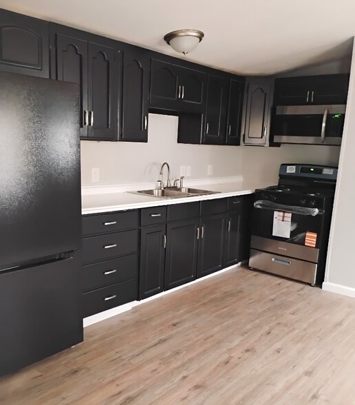 Building Photo - 154 Rainbow Dr