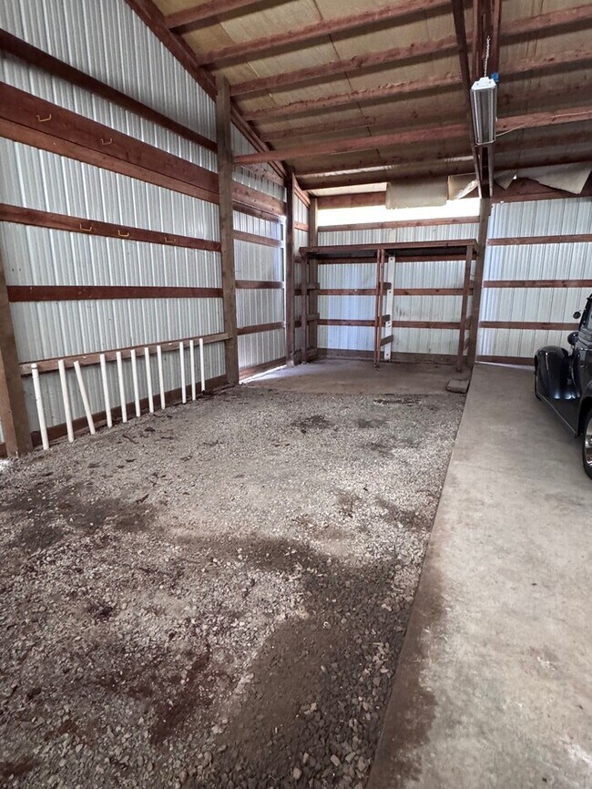 Building Photo - Gorgeous Home on 23 Acres Includes 22x32 S...
