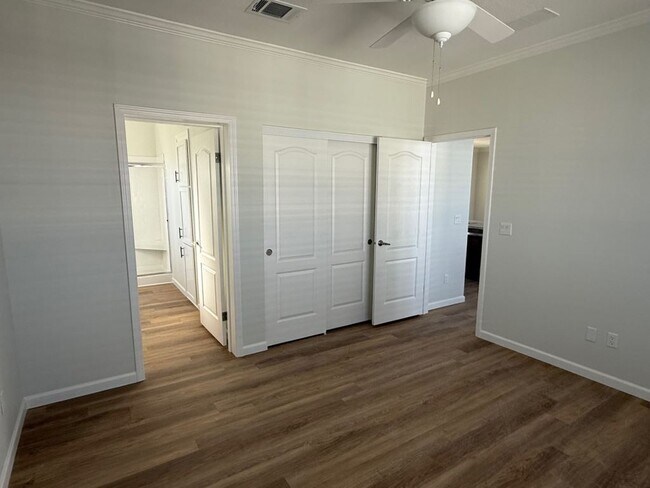 Building Photo - 7711 Desoto Dr