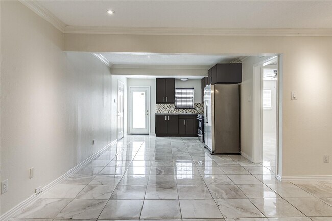 Building Photo - 5086 Matilda St