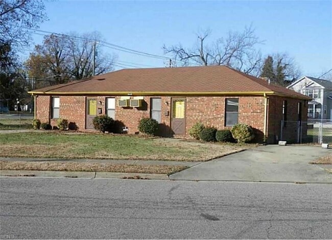 Building Photo - 1011 Watson St