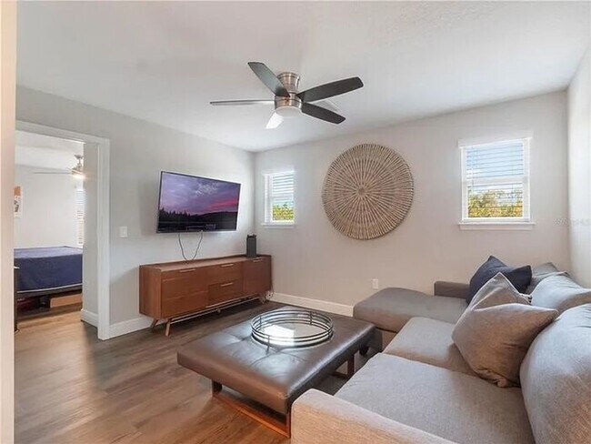 Building Photo - Stunning 5 bedroom home in Longwood