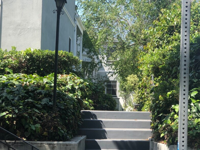 Building Photo - 1250 Franklin St