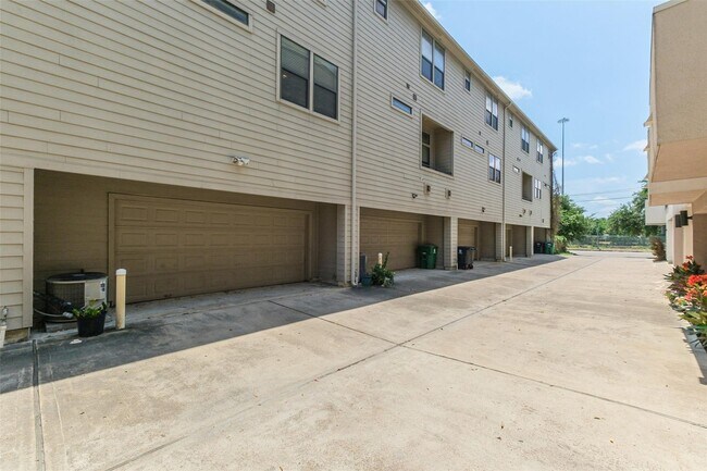 Building Photo - 1806 Rosalie St