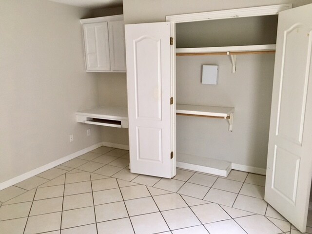 Building Photo - 1606 E Quail St