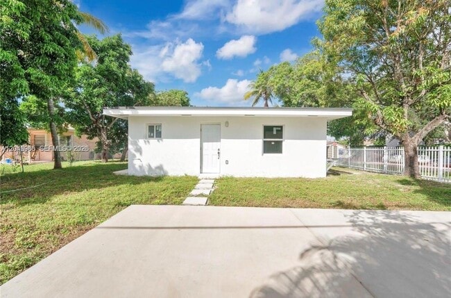 Building Photo - 521 NW 33rd Ave