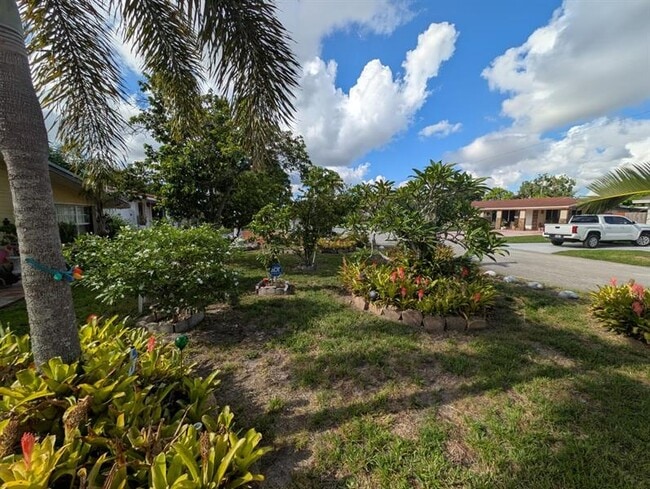 Building Photo - 2637 Gulfstream Dr