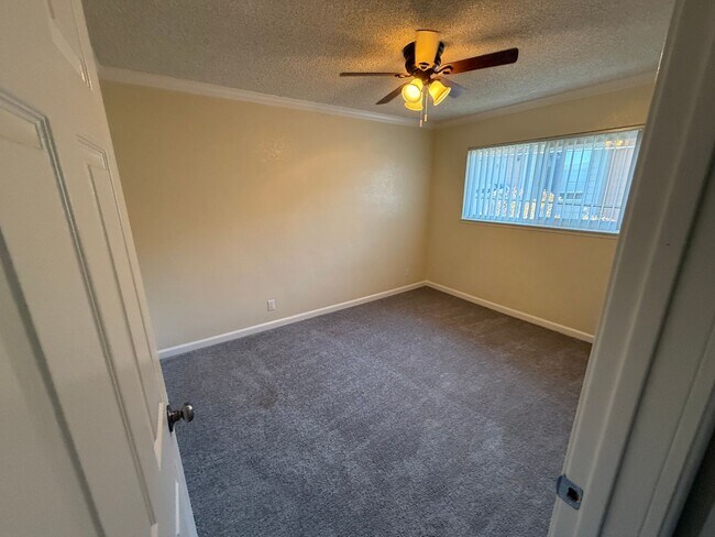 Building Photo - Welcome to SkyView Villa & Somerset Apartments!