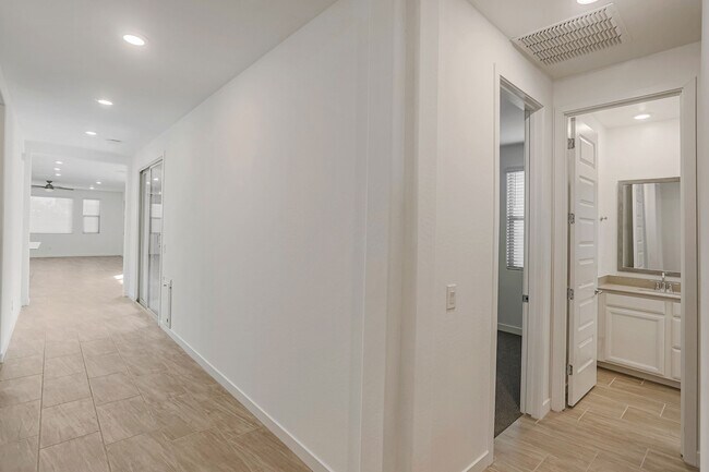 Building Photo - 12881 N 145th Dr