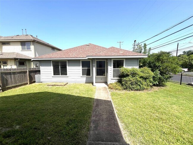 Building Photo - 5413 Roosevelt Ave