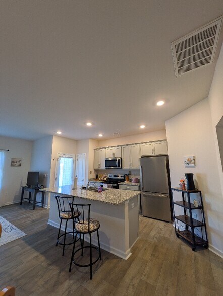 Building Photo - 1505 Gracie Ln