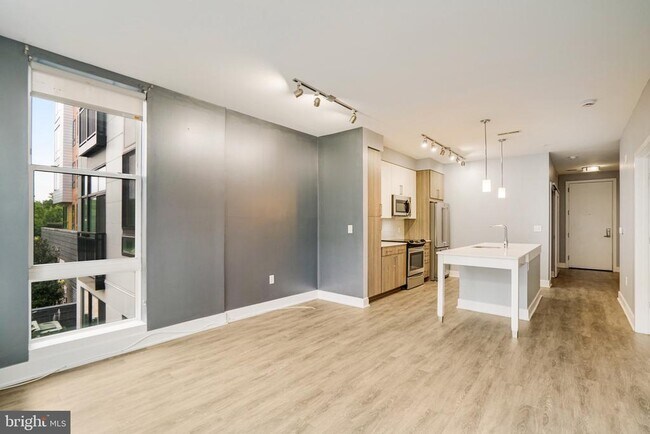 Building Photo - 145 Riverhaven Dr