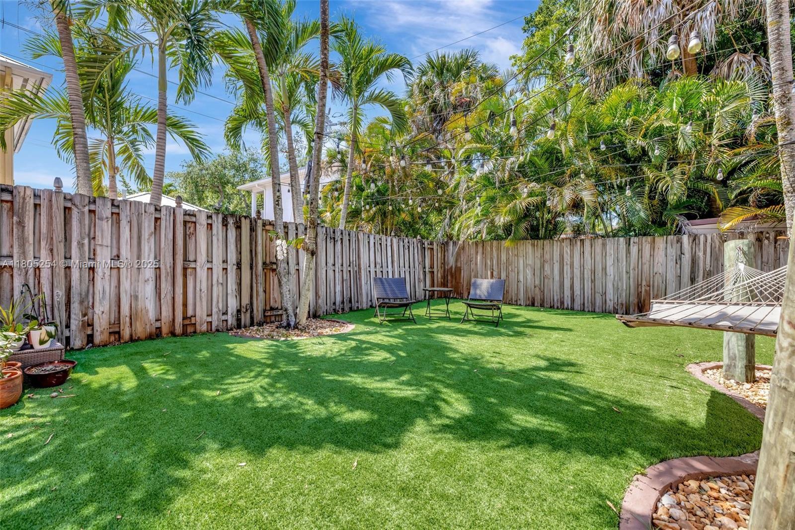 Building Photo - 853 SW 11th Ct