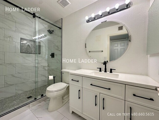 Building Photo - 1702 N Ventura Ln