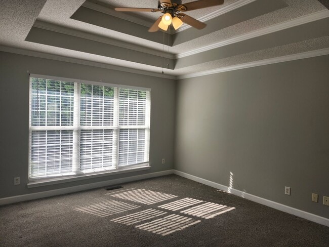 Building Photo - Spacious 4 Bedroom 3 bath in Hamilton on Hunter Subdivision