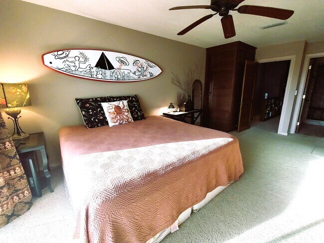 Building Photo - 1300 Seaway Dr