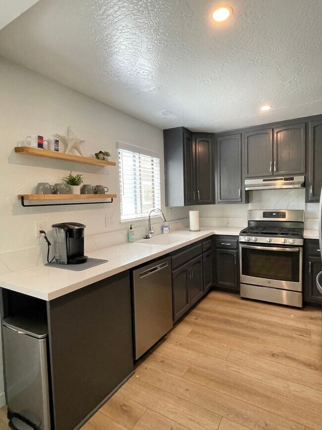 Building Photo - Gorgeous Furnished Canyon Home near beach/pier and downtown in Coastal San Clemente