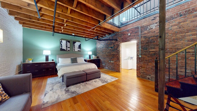 Building Photo - 19 Stanhope St