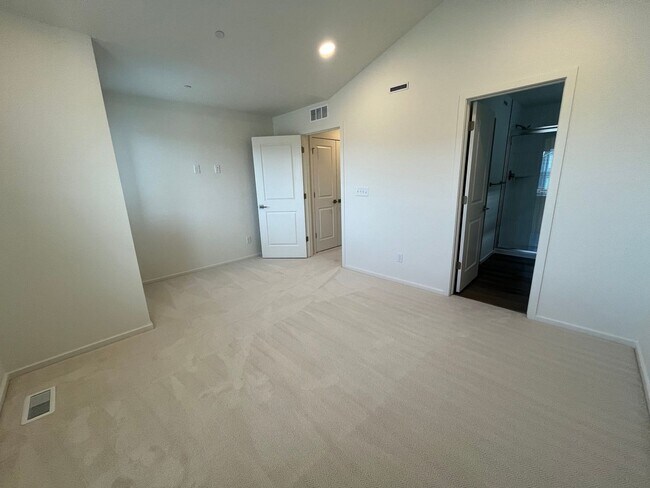 Building Photo - Brand New Home in Mosaic