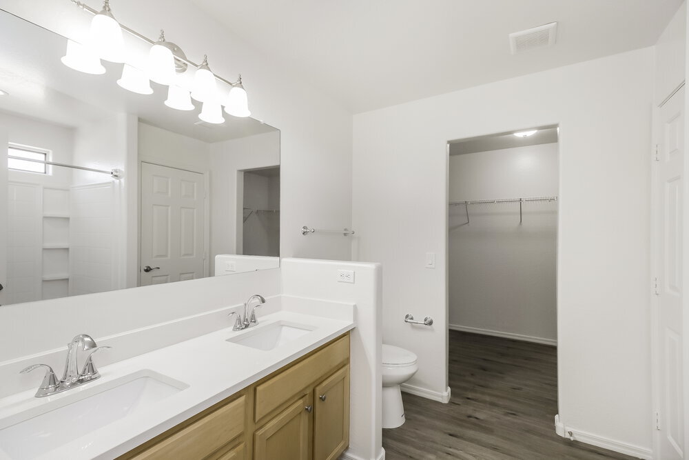 Building Photo - 2552 E Meadow Lark Way