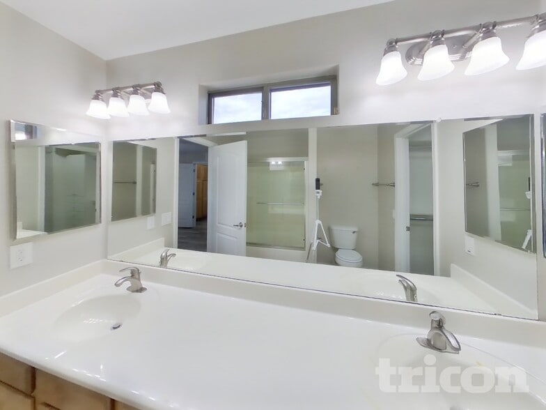 Building Photo - 10733 W Taft St