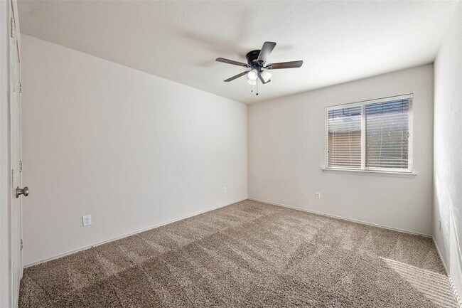 Building Photo - 220 Bauxite Dr