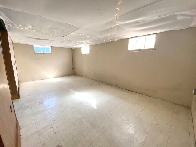 Building Photo - 4 Bedroom House Across the Street from NDS...