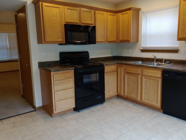 Building Photo - 701-703 Glenstone Dr.