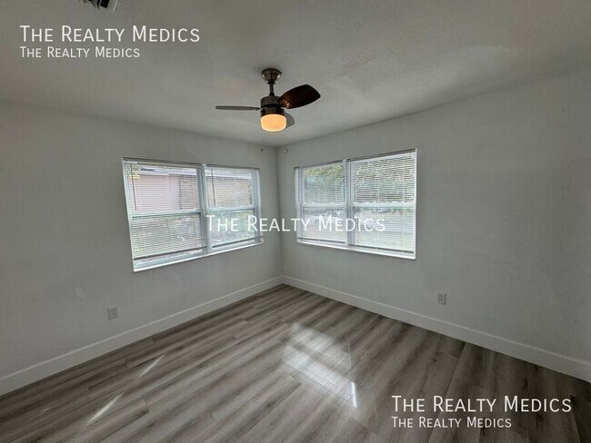 Building Photo - 1150 Overlook Terrace