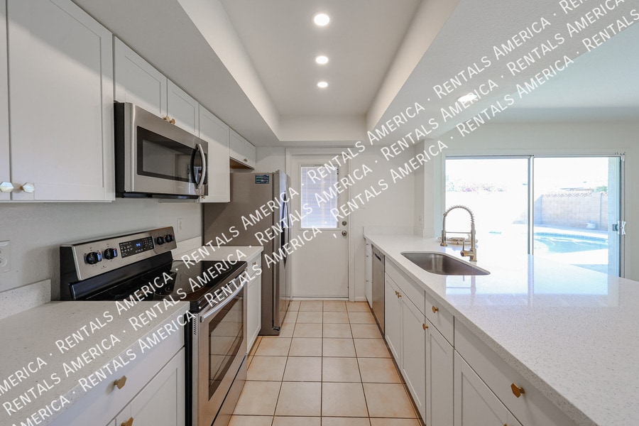 Building Photo - 5214 W Redfield Rd